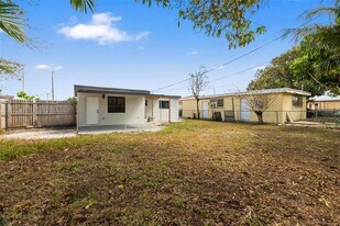 1060 Pasco Jose De La Luz Y Caballero Ct in Miami, FL - Building Photo
