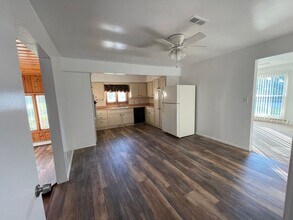 6582 Valley Dr in Bettendorf, IA - Building Photo - Building Photo