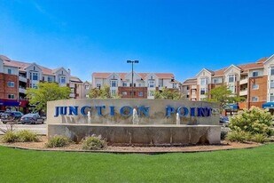 301 Harbour Town Dr, Unit 304 in Madison, WI - Building Photo