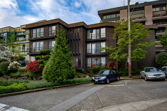 2101 Dexter Ave N in Seattle, WA - Foto de edificio - Building Photo