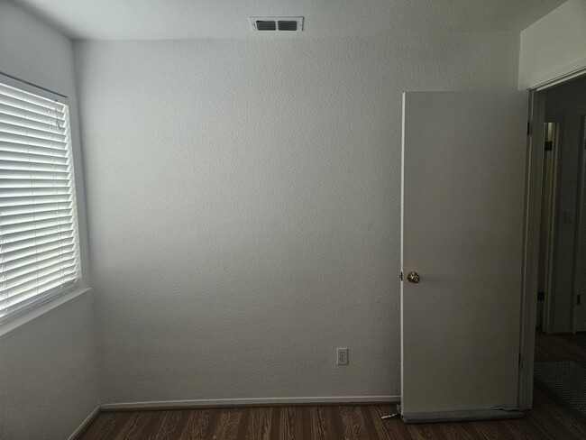 9190 Sebastiani Way in Sacramento, CA - Building Photo - Building Photo