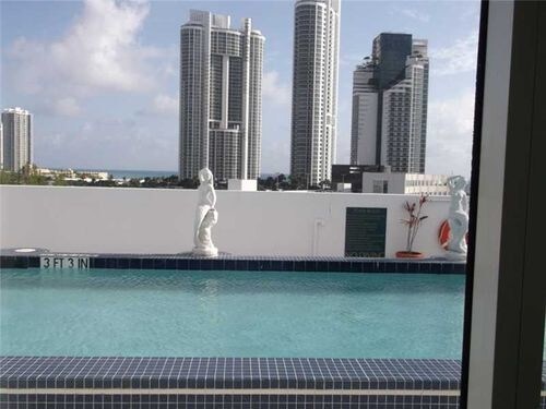 225 179th Dr in Sunny Isles Beach, FL - Building Photo