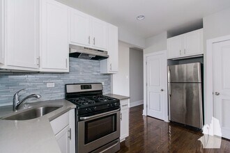 2210 W Foster Ave, Unit 1 in Chicago, IL - Foto de edificio - Building Photo