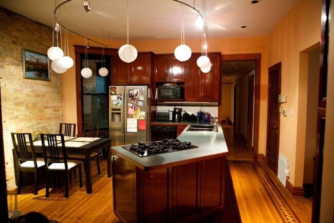 909 W Dakin St in Chicago, IL - Building Photo - Building Photo