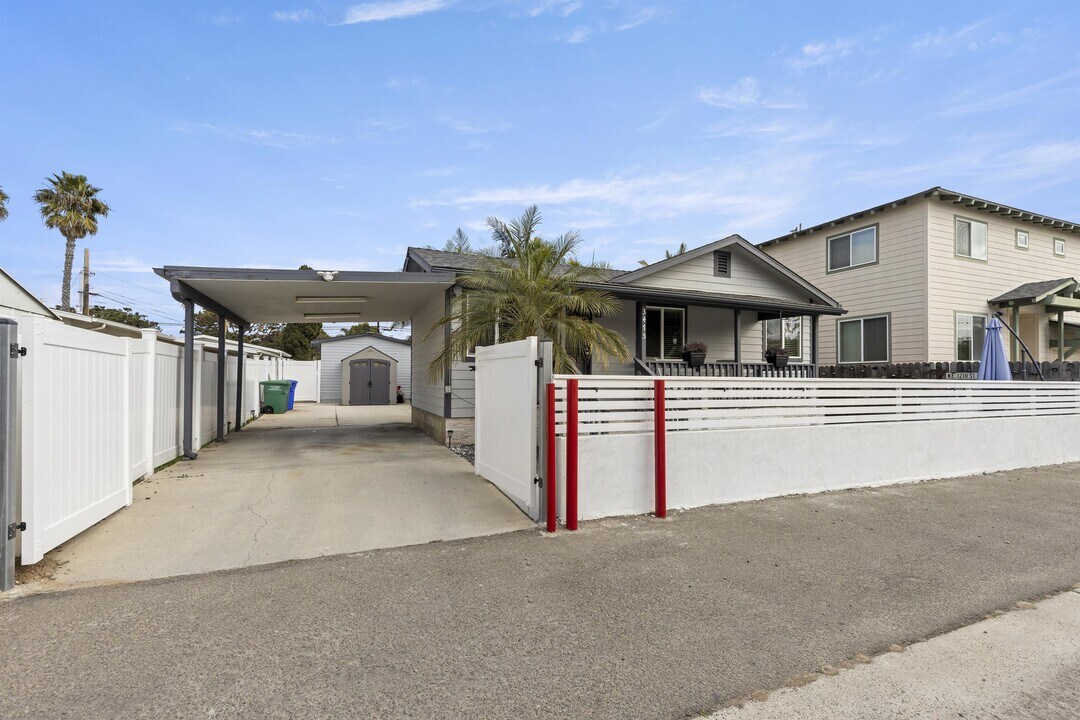 3475 Madison St in Carlsbad, CA - Building Photo