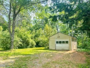 75 Hatley Rd in Hartford, VT - Building Photo - Building Photo