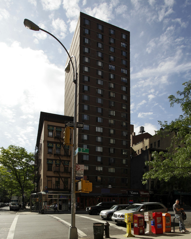 443-447 Third Ave in New York, NY - Building Photo - Building Photo