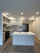 13858-13108 108 Ave in Surrey, BC - Building Photo