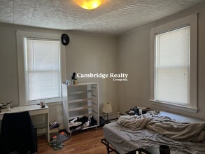 273 Cardinal Medeiros Ave, Unit 1 in Cambridge, MA - Building Photo - Building Photo