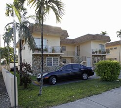 1643 SW 67th Ave in Miami, FL - Foto de edificio - Building Photo