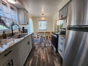 2464 Greenfield Rd in Berkley, MI - Building Photo - Building Photo