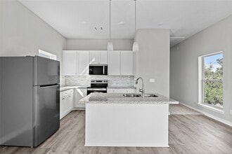 8201 Tower St in Houston, TX - Building Photo - Building Photo