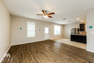 10327 Dunlap in San Antonio, TX - Foto de edificio - Building Photo