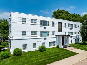 Kenwood Manor Apartments in Sioux Falls, SD - Building Photo - Building Photo