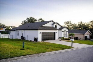 2262 Garden Chase Dr in Lakeland, FL - Building Photo