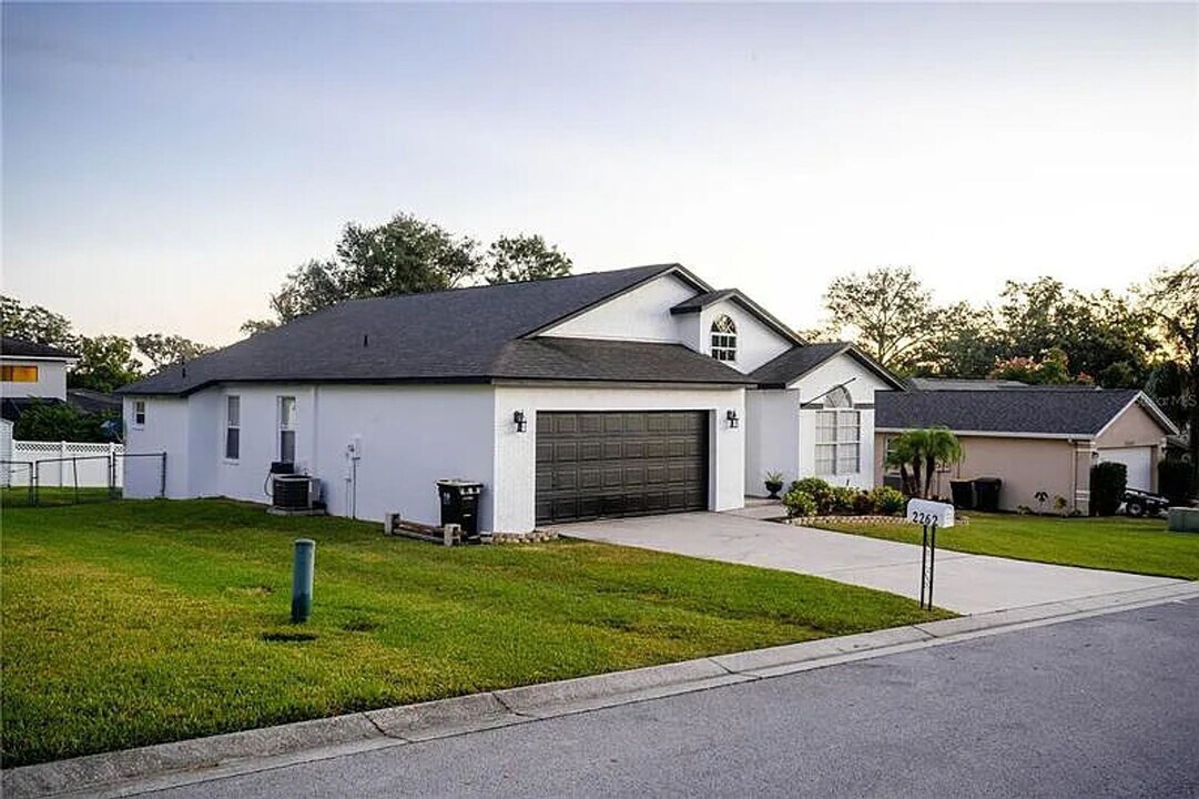 2262 Garden Chase Dr in Lakeland, FL - Building Photo