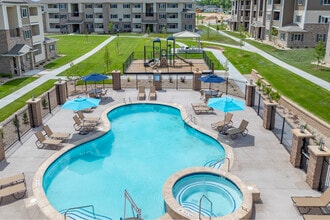 The Reserve at Crescent Cove in Evans, CO - Foto de edificio - Other