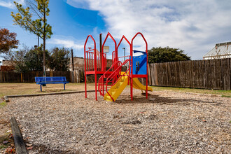 Dakota Apartments in Fort Worth, TX - Foto de edificio - Building Photo