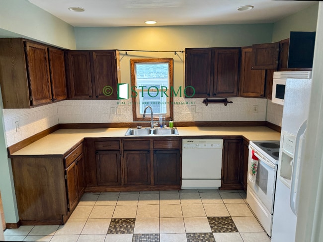 626 Oak St NE in Hutchinson, MN - Building Photo - Building Photo