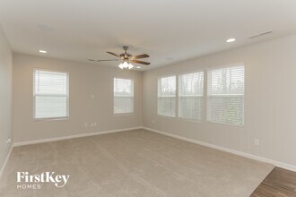 10226 Holly Park Dr in Charlotte, NC - Foto de edificio - Building Photo