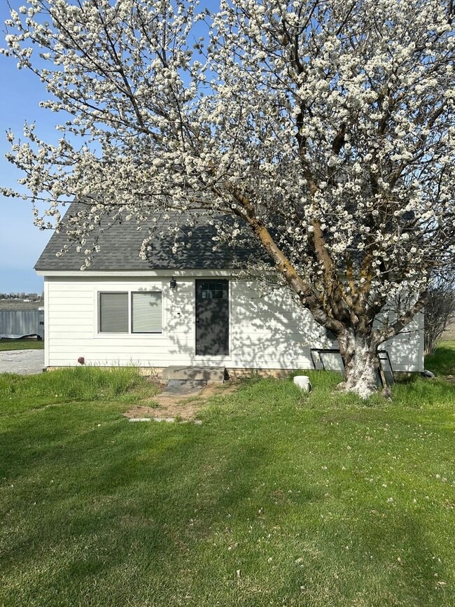 property at 4 Rd N NE