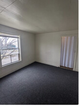 1819 S Niagara St, Unit 2-upper in Saginaw, MI - Foto de edificio - Building Photo