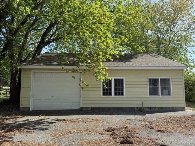 1513 Princess Anne Ln in Pocomoke City, MD - Building Photo - Building Photo