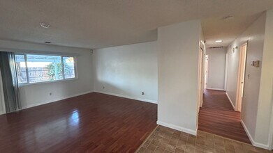 1717 Briarwood Dr in Modesto, CA - Building Photo - Building Photo