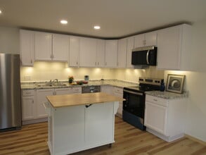 57 River Rd, Unit B in Henniker, NH - Building Photo - Building Photo