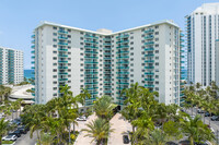 Ocean Residences in Hollywood, FL - Foto de edificio - Primary Photo