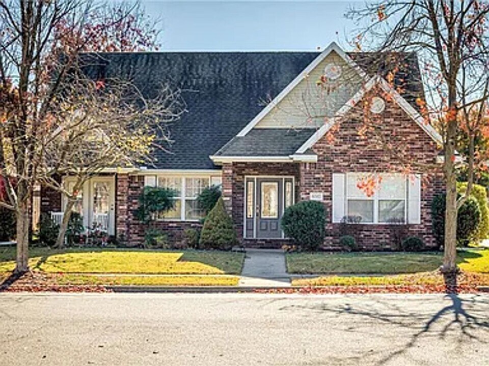 6567 Elizabeth Ave in Springdale, AR - Building Photo