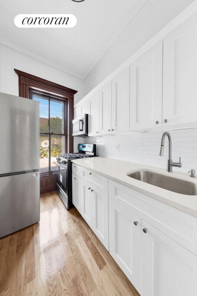 209 Jefferson Ave in Brooklyn, NY - Building Photo - Building Photo