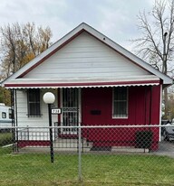 738 E York Ave in Flint, MI - Building Photo