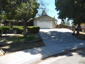 101 Star Ct in Bakersfield, CA - Building Photo