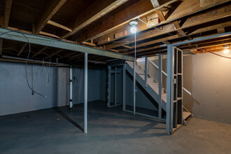 Redstone Townhomes in Flint, MI - Building Photo - Interior Photo