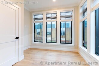 157 Everett St in Boston, MA - Building Photo - Building Photo