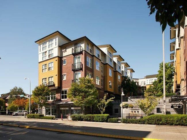 11000 NE 10th St in Bellevue, WA - Building Photo - Building Photo