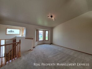5901 S Mandy Ave in Sioux Falls, SD - Building Photo - Building Photo