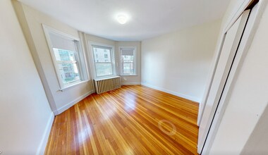 48 Lancaster Ter, Unit 103 in Brookline, MA - Foto de edificio - Building Photo
