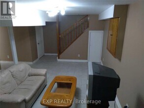 3690 Ellengale Dr in Mississauga, ON - Building Photo - Building Photo