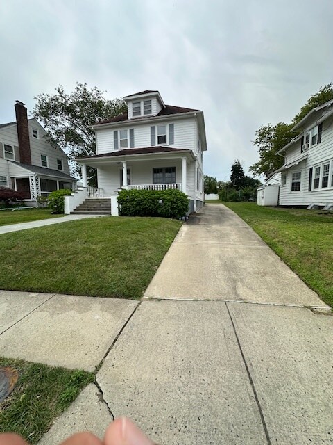 74 Poplar Ave in Deal, NJ - Building Photo