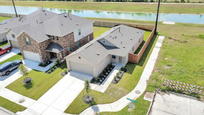 1022 Gentle Nook Dr in Beasley, TX - Building Photo - Building Photo