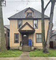 830 Parent in Windsor, ON - Building Photo