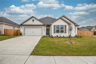 5802 SW Macasin Ave in Bentonville, AR - Building Photo