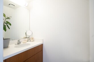 MV Lofts in Los Angeles, CA - Building Photo - Interior Photo