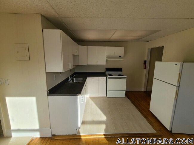 437 Cambridge St, Unit 33 in Boston, MA - Building Photo - Building Photo