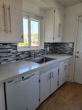 7305 47th Ave SW in Seattle, WA - Foto de edificio - Building Photo