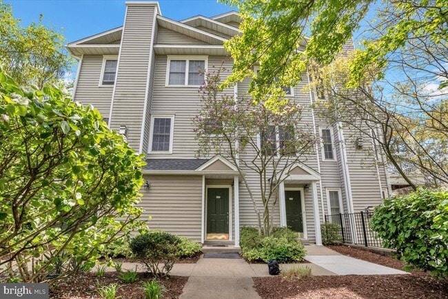 4542 Superior Square in Fairfax, VA - Building Photo - Building Photo