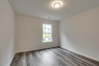 913 Sylvan Dr in Chattanooga, TN - Foto de edificio - Building Photo