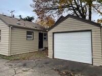 1010 Garnet St NE in Salem, OR - Foto de edificio - Building Photo